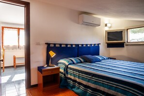 2 bedrooms, bed sheets - Attic Apartment 'Casa Bel Mare' with Private Terrace and Air Conditioning (Castiglione della Pescaia)