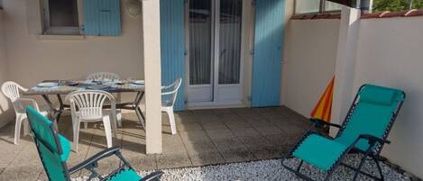 屋外ダイニングエリア