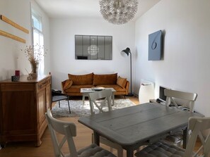 TV - Holiday Home 'Maison Moderne Avec Charme' with Private Terrace (Saint-Trojan-les-Bains)