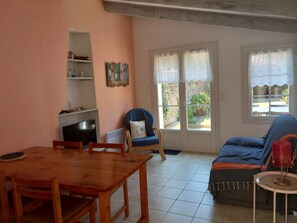 TV, DVD-spiller og stereoanlegg