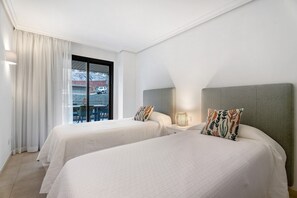 2 chambres, fer et planche à repasser, accès au Wi-Fi (inclus)