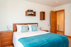 4 bedrooms, iron/ironing board, WiFi, bed sheets - Casa da Irene - Villa for Relaxation Without Family (Viana do Castelo)