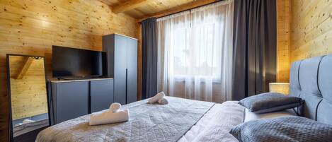 3 bedrooms, in-room safe, travel crib, free WiFi