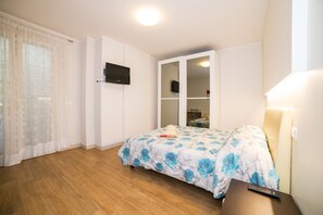 2 bedrooms, desk, iron/ironing board, travel cot