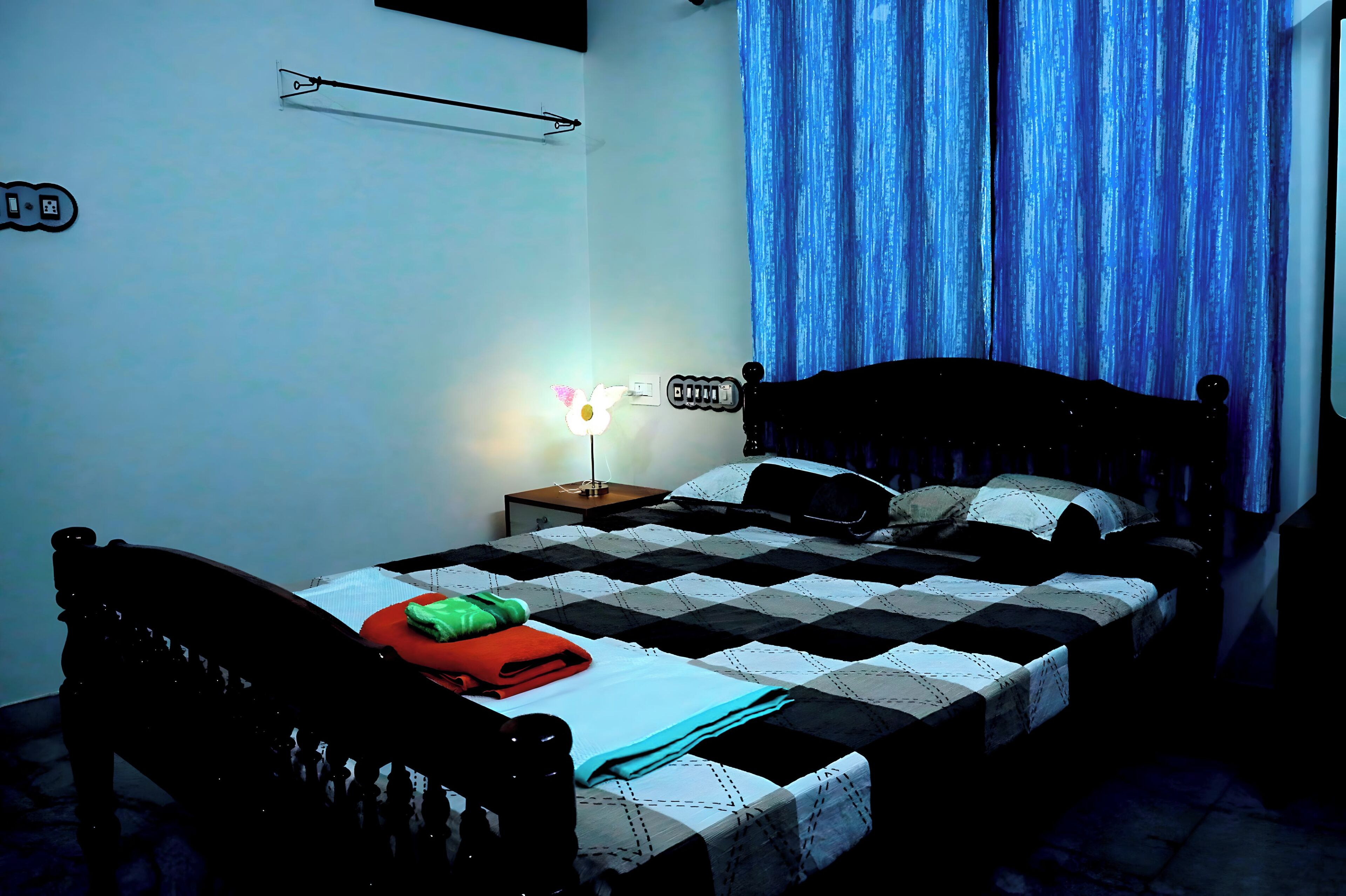 3 chambres, fer et planche à repasser, Wi-Fi, draps fournis