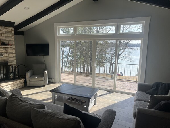 Smart-TV, peis, videospill og bøker