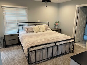 6 bedrooms, iron/ironing board, WiFi, bed sheets