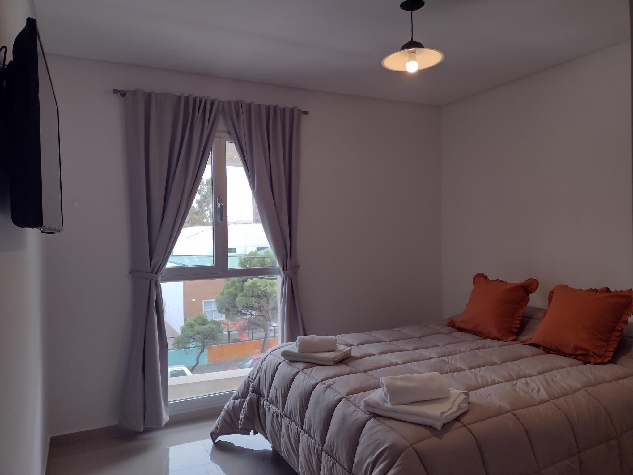 2 bedrooms, individually furnished, free WiFi