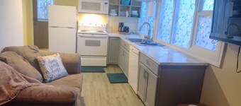 TRAVELERS! In the heart of Baraboo, close to SSM Hospital!