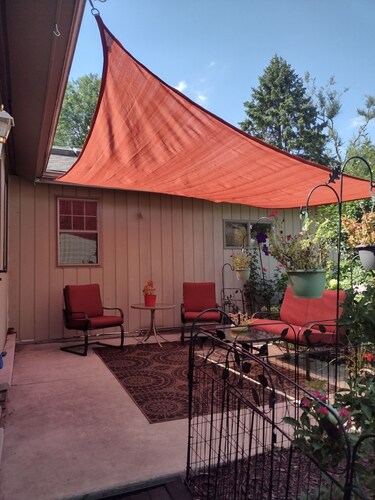 TRAVELERS! In the heart of Baraboo, close to SSM Hospital!