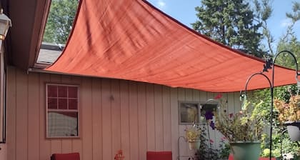 TRAVELERS! In the heart of Baraboo, close to SSM Hospital!