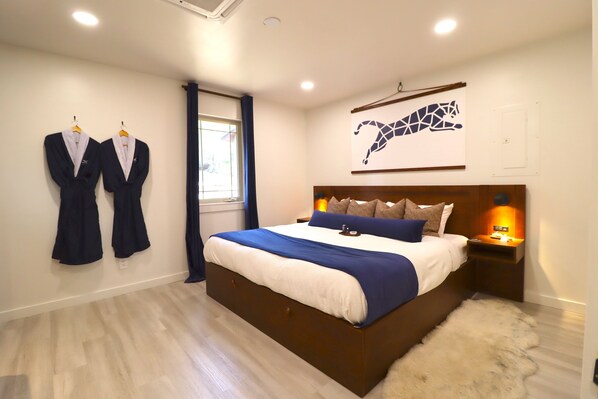 2 bedrooms, travel crib, WiFi (free), bed sheets - Remodeld Cabin in the Woods, King Bed, (Angel Fire)