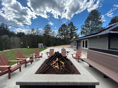 Terrace/patio. Remodeld Cabin in the Woods, King Bed,