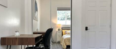 3 bedrooms, desk, iron/ironing board, free WiFi