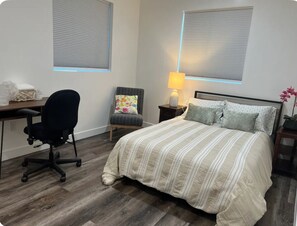 3 bedrooms, desk, iron/ironing board, free WiFi - DTLA Retreat near USC (Los Angeles)