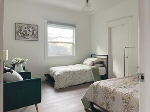 3 soverom, skrivebord, strykejern/-brett og wi-fi (inkludert)