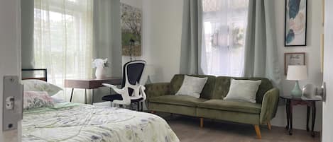 4 bedrooms, desk, iron/ironing board, free WiFi