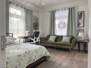4 Schlafzimmer, Schreibtisch, Bügeleisen/Bügelbrett, kostenloses WLAN