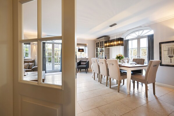 Dining - Family & Friends - Family. Friends. Sauna (Westerland)