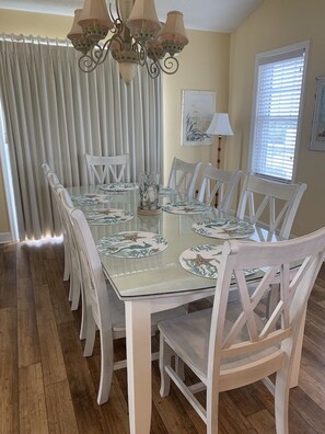 Dining - SHIPS WATCH COMMUNITY, THE WATERS - SOUNDSIDE, CLOSE TO OCEAN, AND TOWN OF DUCK. (Duck)