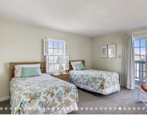 4 bedrooms, iron/ironing board, WiFi, bed sheets - SHIPS WATCH COMMUNITY, THE WATERS - SOUNDSIDE, CLOSE TO OCEAN, AND TOWN OF DUCK. (Duck)
