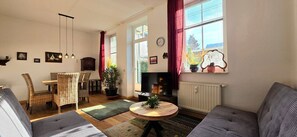 Unclassified image, 3 of 15, button - Ferienwohnung M8 - 3-zi.-fewo für 4 Personen im Erdgeschoss mit Terrasse (Graal-Müritz)