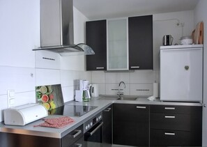 Unclassified image, 4 of 8, button