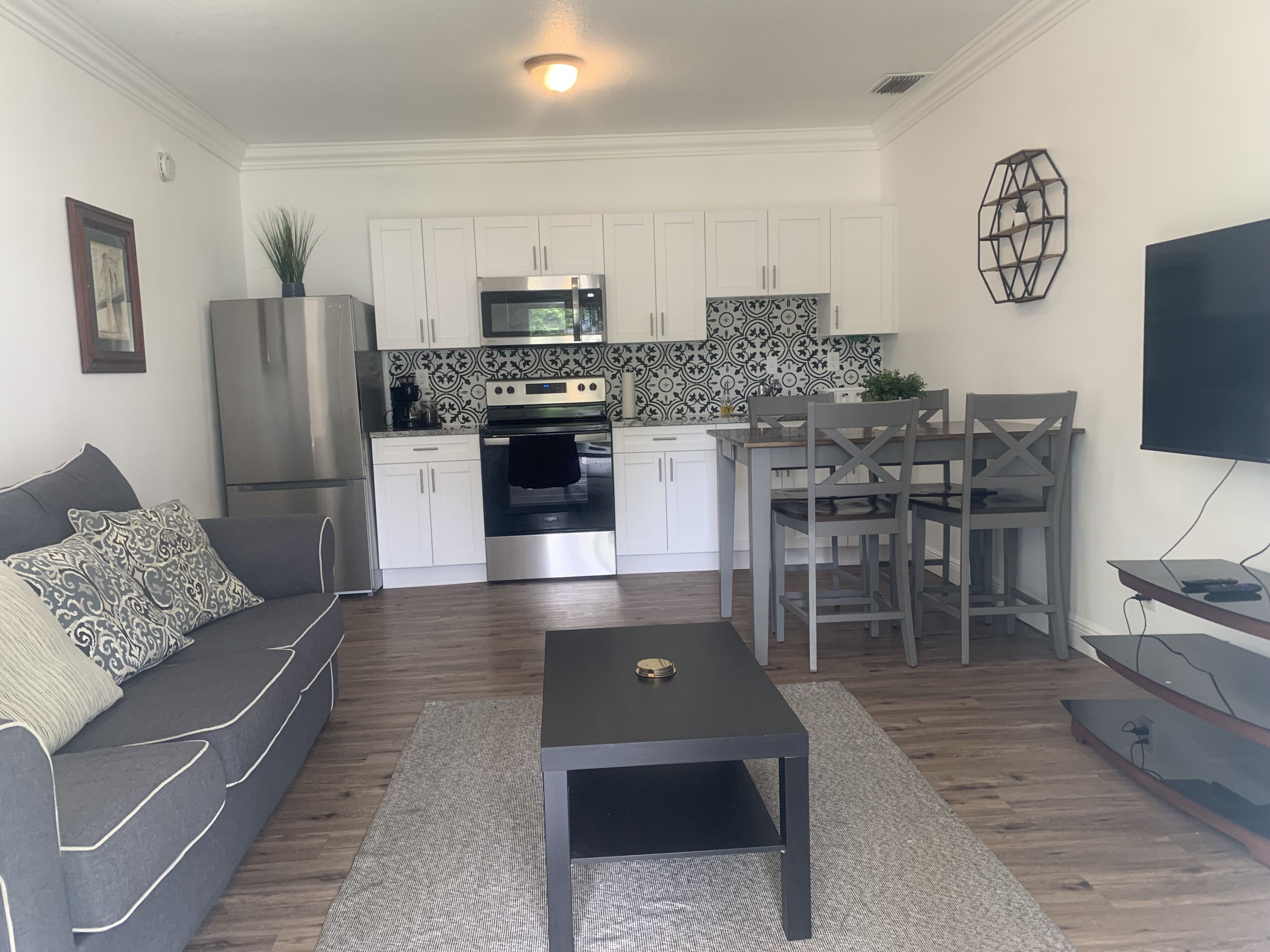 Quiet Country Apartments Near Major Attraction 