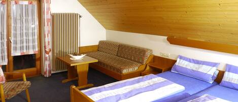 1 bedroom, bed sheets