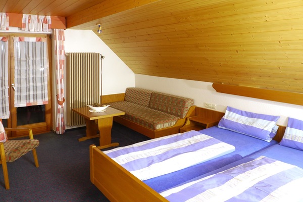 Familienzimmer mit 17 qm, max. für 3 Personen-Bett