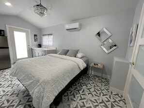 1 slaapkamer, een strijkplank/strijkijzer, wifi, beddengoed