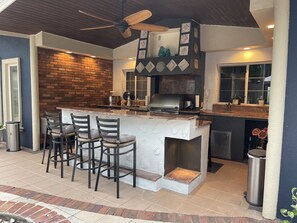 Cookware/dishes/utensils - Modern Tiny home Tampa Fl (Tampa)