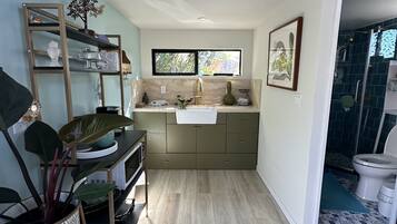 Doccia, asciugacapelli, asciugamani, sapone