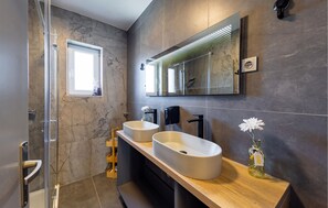 Douche, séchoir à cheveux