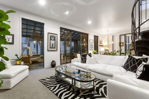 Living area - A Touch of the Mediterranean - St Marys Bay

 (Auckland)