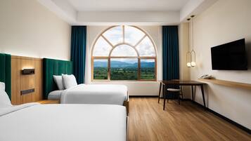 Habitación superior | 1 habitación, minibar, caja de seguridad en la habitación y escritorio