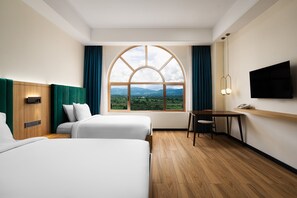 Superior Room | 1 bedroom, minibar, in-room safe, desk