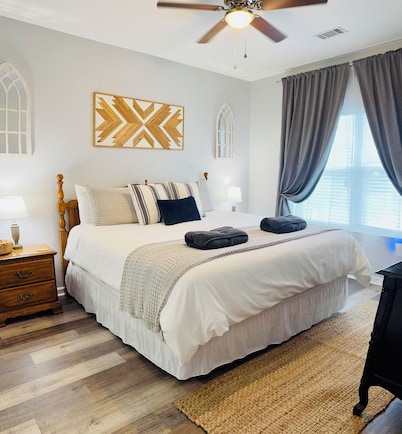 2nd Floor Walk-up. Close to wedding venues, restaurants and more!