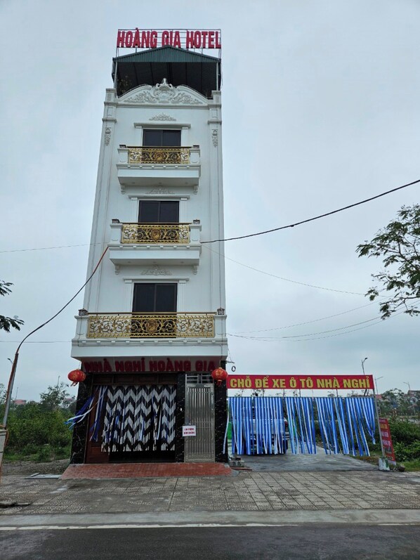 Front of property - Hoàng Gia Hotel Royal (Kim Bang)