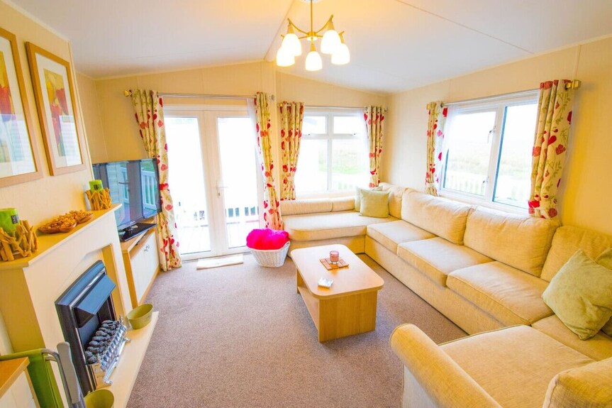 Mp124 - Camber Sands Holiday Park - Sleeps 6 - Full Decking - Beautiful Marsh Views - Kent