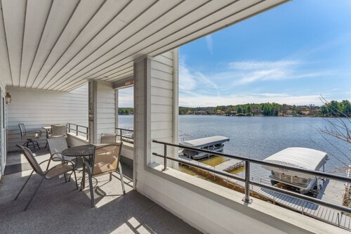 Dells Lake Villa - Lake Front Luxury