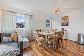 Smart TV, fireplace, DVD player, books