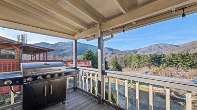 Smoky Mountain Solace-Stunning Views! Fantastic Location! Pet Friendly