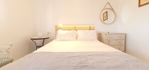 2 bedrooms, iron/ironing board, free WiFi, bed sheets - Penthouse with sea views (Denia)