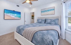 Bedroom #3: 2nd floor King bedroom with shared Jack-n-Jill bathroom. (Sleeps 2) - Private Heated Pool - Hot Tub - Golf Cart - Block to Beach - Fully Remodeled! (Destin)