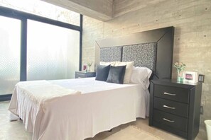 2 slaapkamers, een strijkplank/strijkijzer, reisbedje, gratis wifi