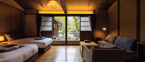 Deluxe Triple Room | Individually decorated, individually furnished, free WiFi, bed sheets