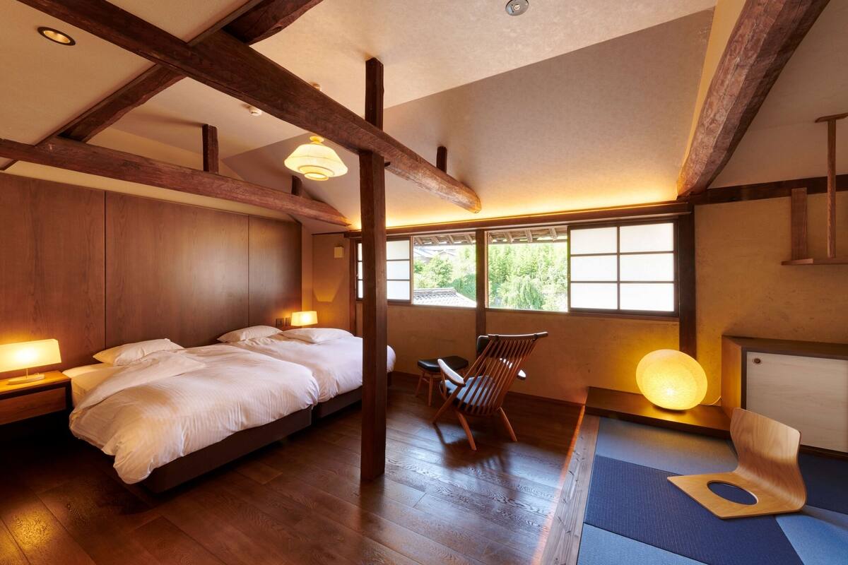 デラックス 4 人部屋 1 ベッドルーム | WiFi (無料)、客室ごとに異なる装飾、客室ごとに異なるインテリア、ベッドシーツ