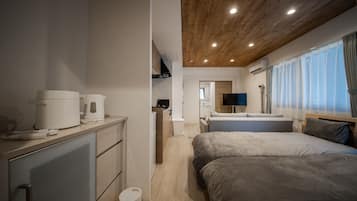 Basic Apartment | 1 bedroom, blackout curtains, iron/ironing board, free WiFi