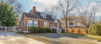 Peaceful Bungalow Near UNCG, Coliseum, Koury, Cone, Aquatic Center Downtown